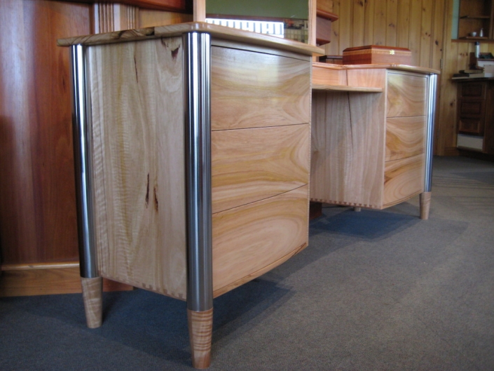 Ash Dresser with Stainless Steel legs