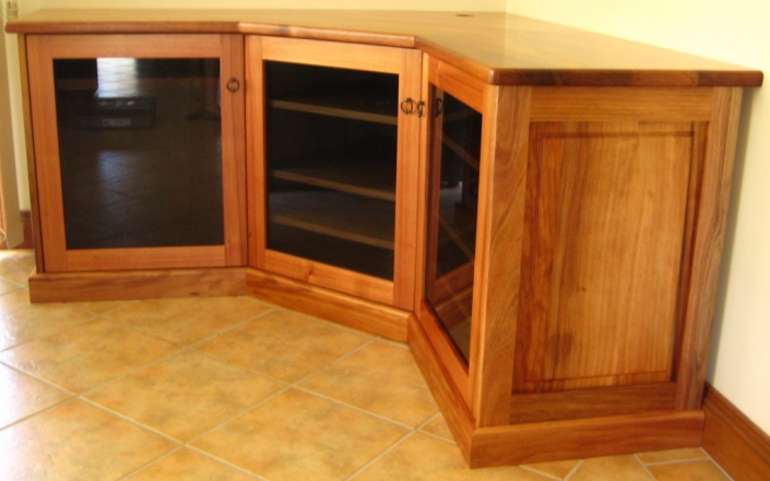 BWood corner TV Unit
